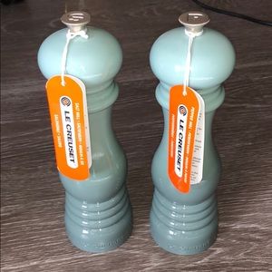 Brand new Le Creuset SeaSalt Salt & Pepper grinder